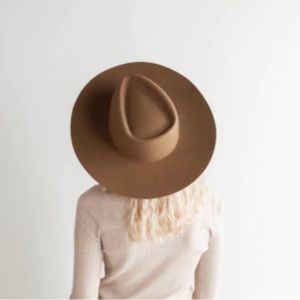 Gigi Pip Dakota Triangle Crown